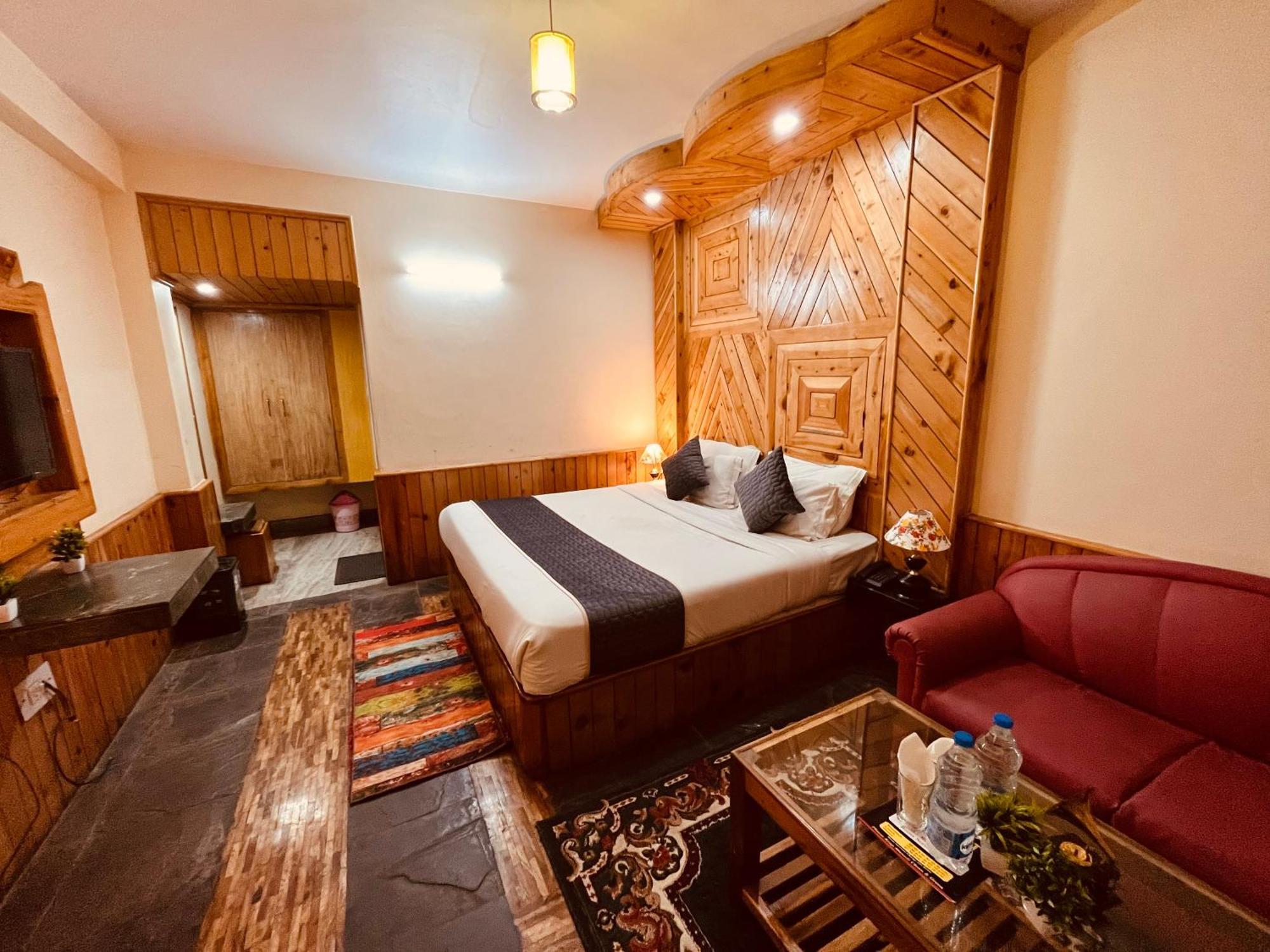 Hotel Hollywood Manali - Scenic River & Mountain View With Premium Rooms Екстер'єр фото