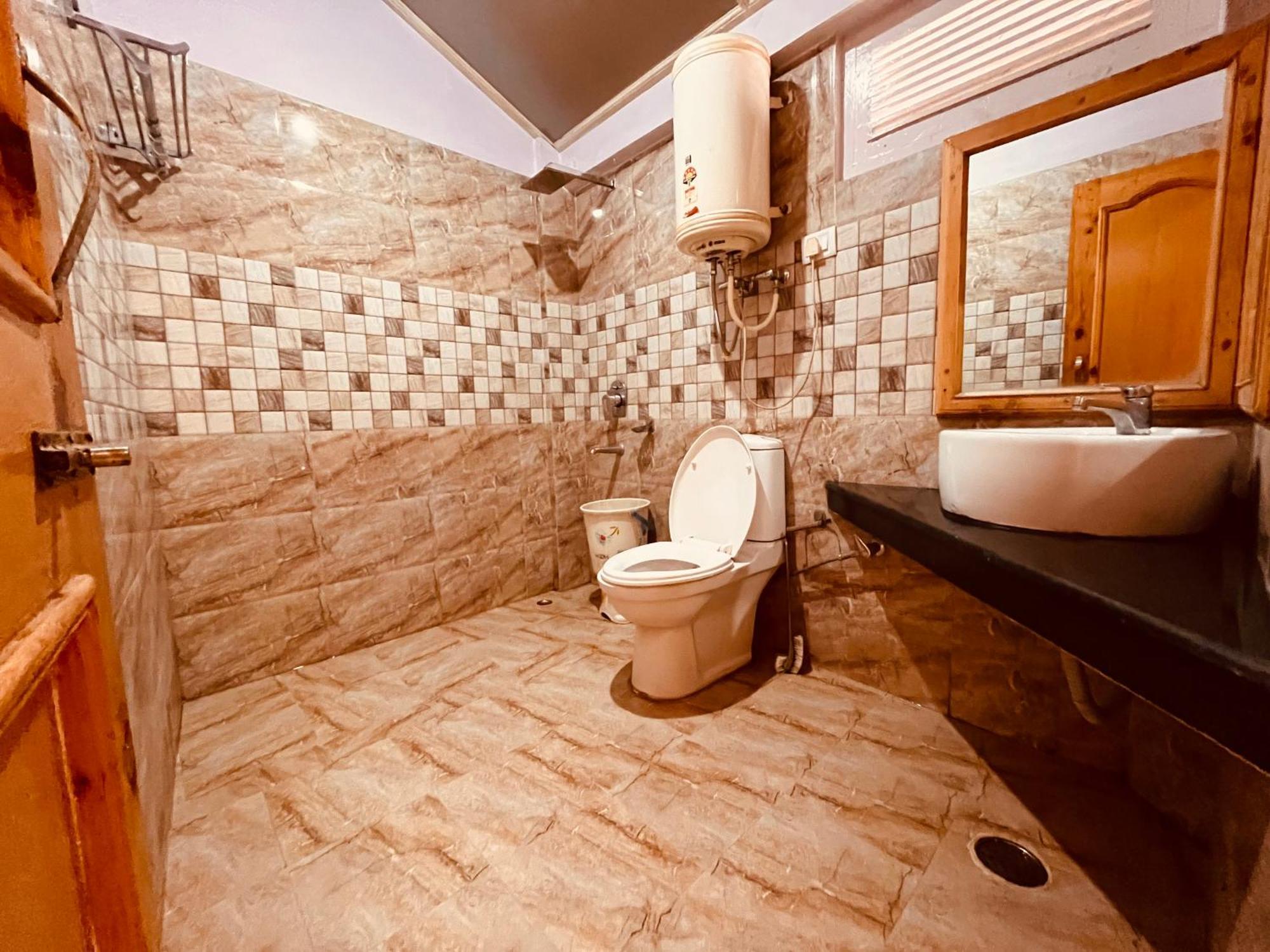 Hotel Hollywood Manali - Scenic River & Mountain View With Premium Rooms Екстер'єр фото