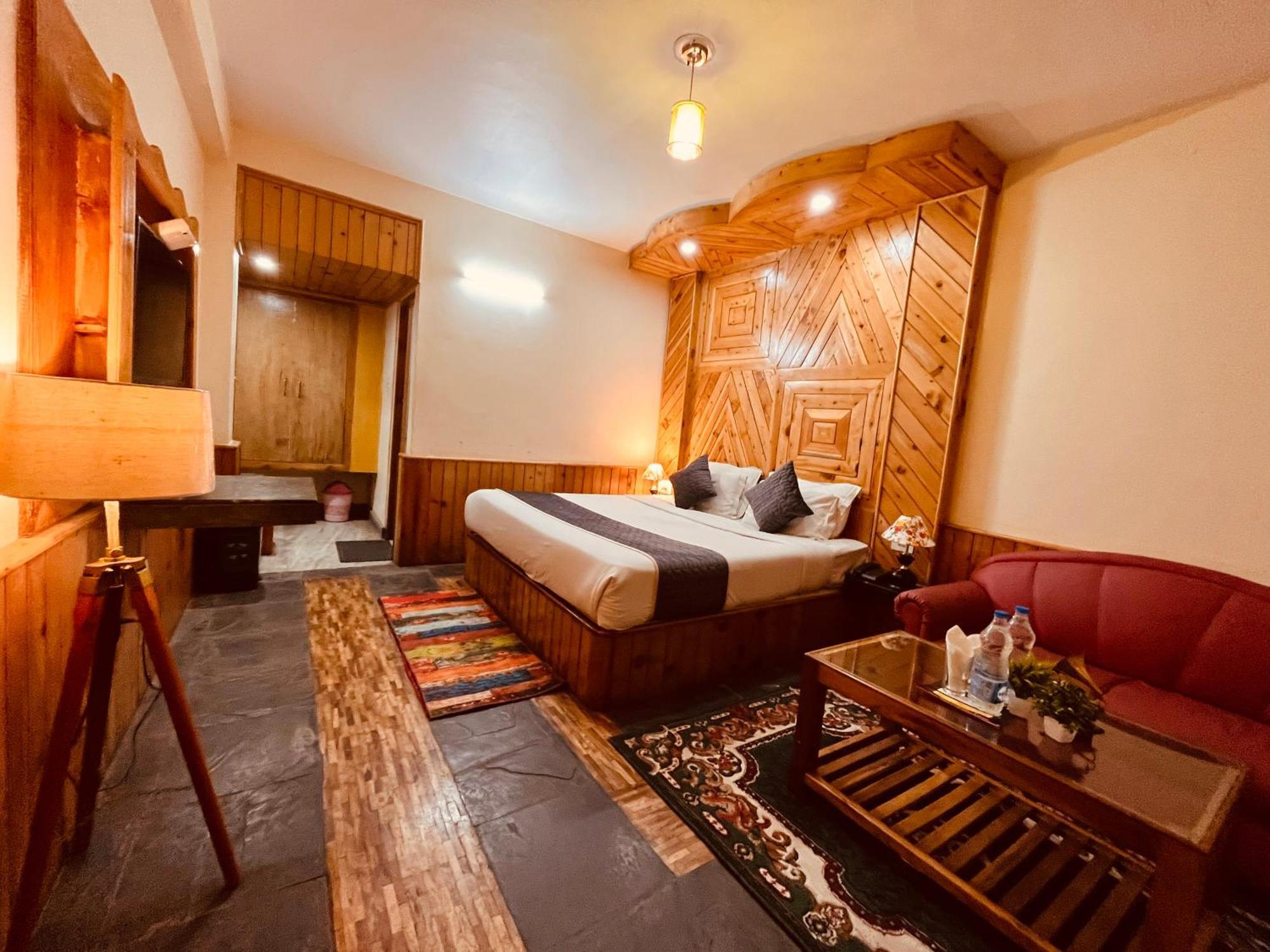 Hotel Hollywood Manali - Scenic River & Mountain View With Premium Rooms Екстер'єр фото